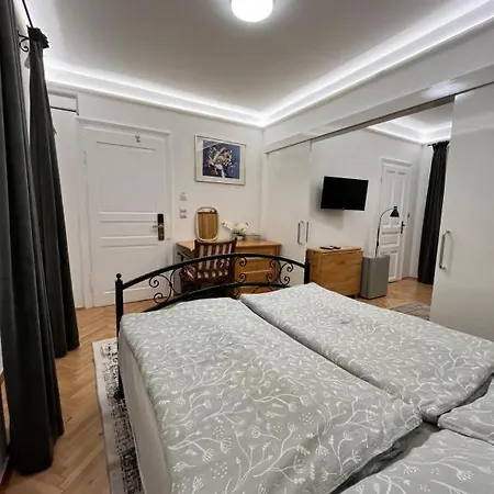 Casa Palfy Пунат